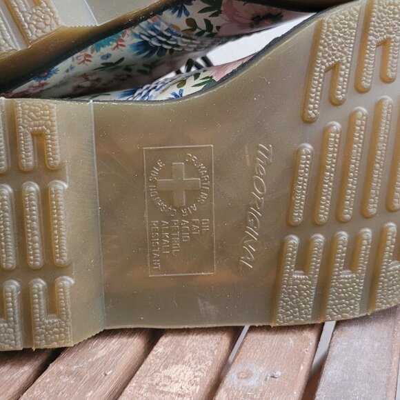 Dr. Martens 1460 Pascal Floral 8-Eyelet Boots - Picture 5 of 9